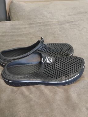 5/$20 Men's Size 10 Rubber Garden Clogs